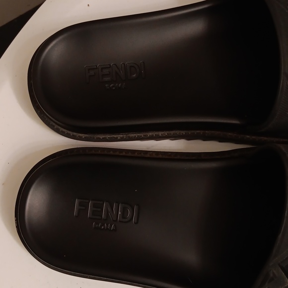 FENDI slides - Picture 2 of 3